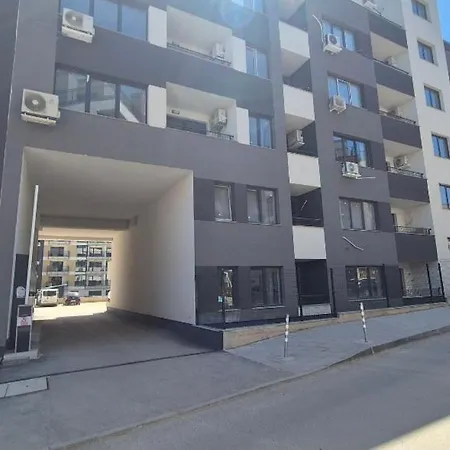 Nsa Student With Parking Place 1 Апартамент
